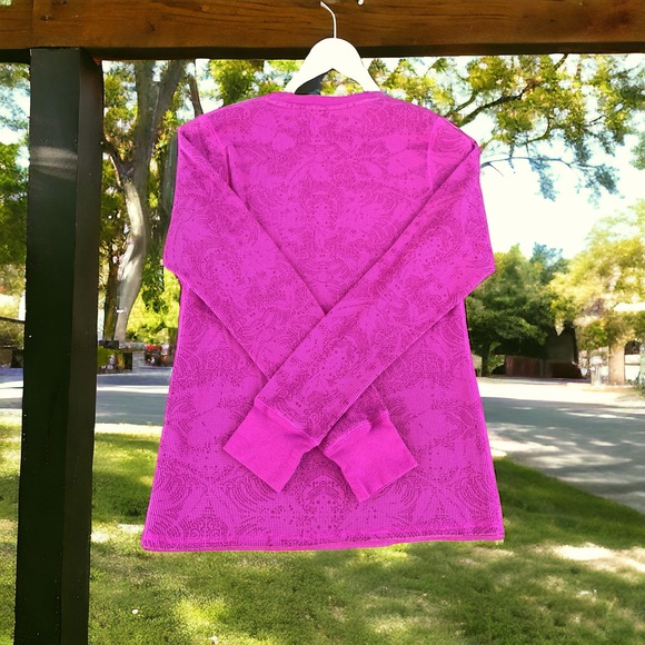 Women’s Nike ACG shirt - Picture 2 of 5